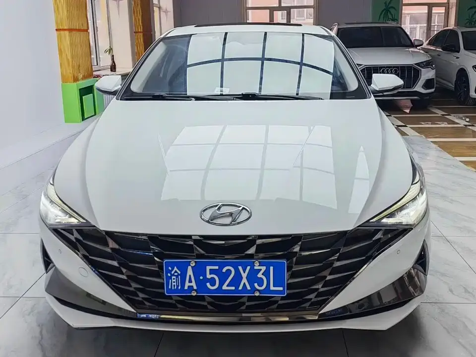 Hyundai Elantra 1.5L CVT LUX Premium Edition 2022