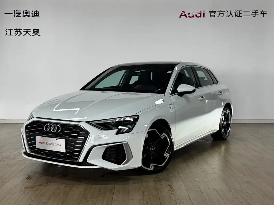 Audi A3 Model Sportback 35 TFSI Luxury Sport 2024