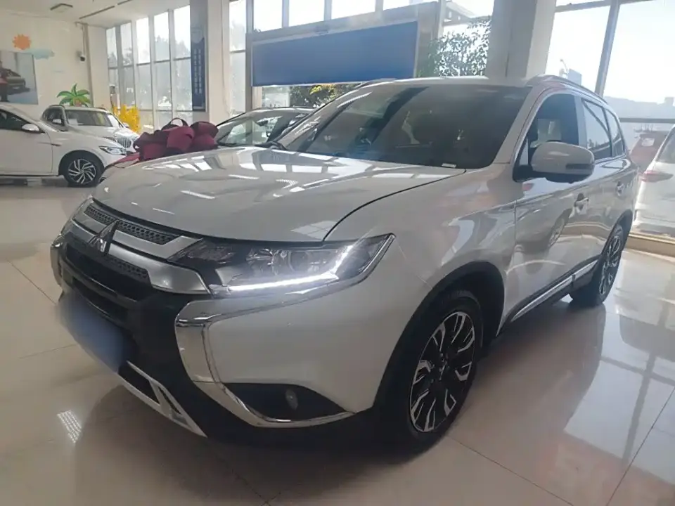Mitsubishi Outlander 2.0L 2WD Enjoy 7-Seater China VI 2019