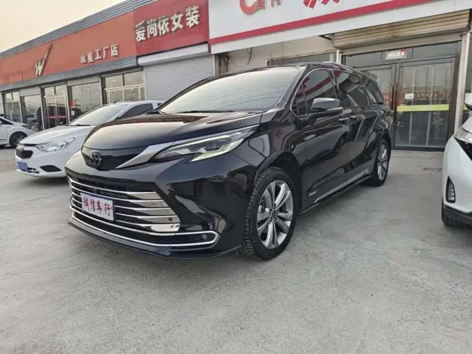 Toyota Sienna 2.5L Hybrid Premium Edition 2023
