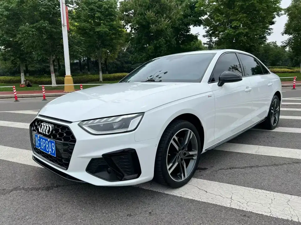 Audi A4L 40 TFSI Luxury Dynamic 2022