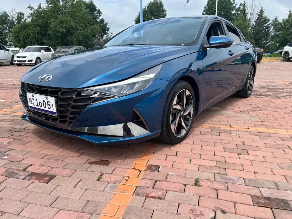 Hyundai Elantra 1.5L CVT LUX Premium Edition 2022