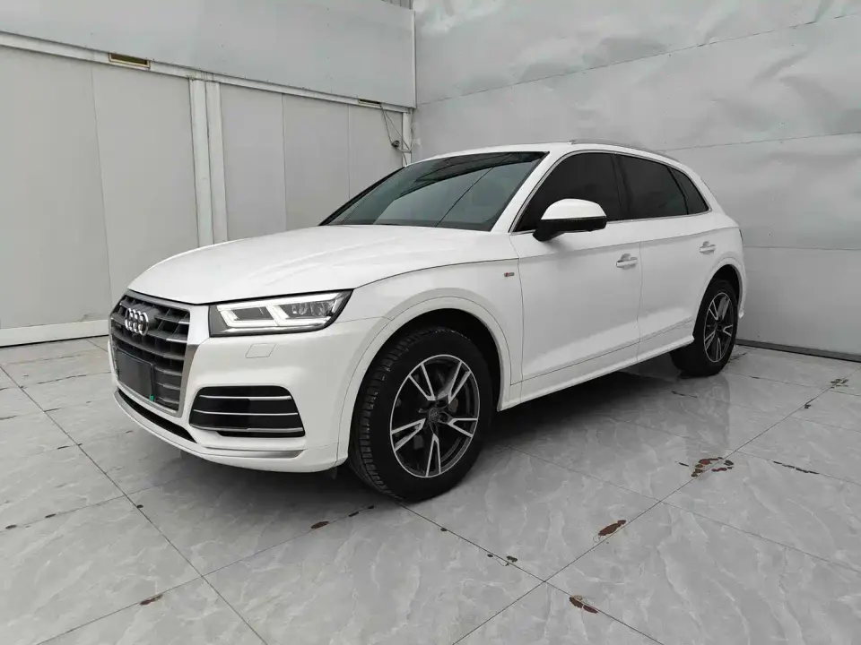 Audi Q5L Facelift 40 TFSI Honor Fashion 2021