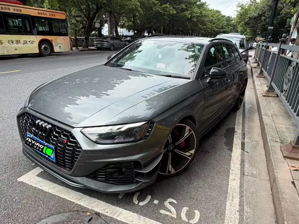 Audi RS 4 RS4 Avant Dark Gold Edition 2023