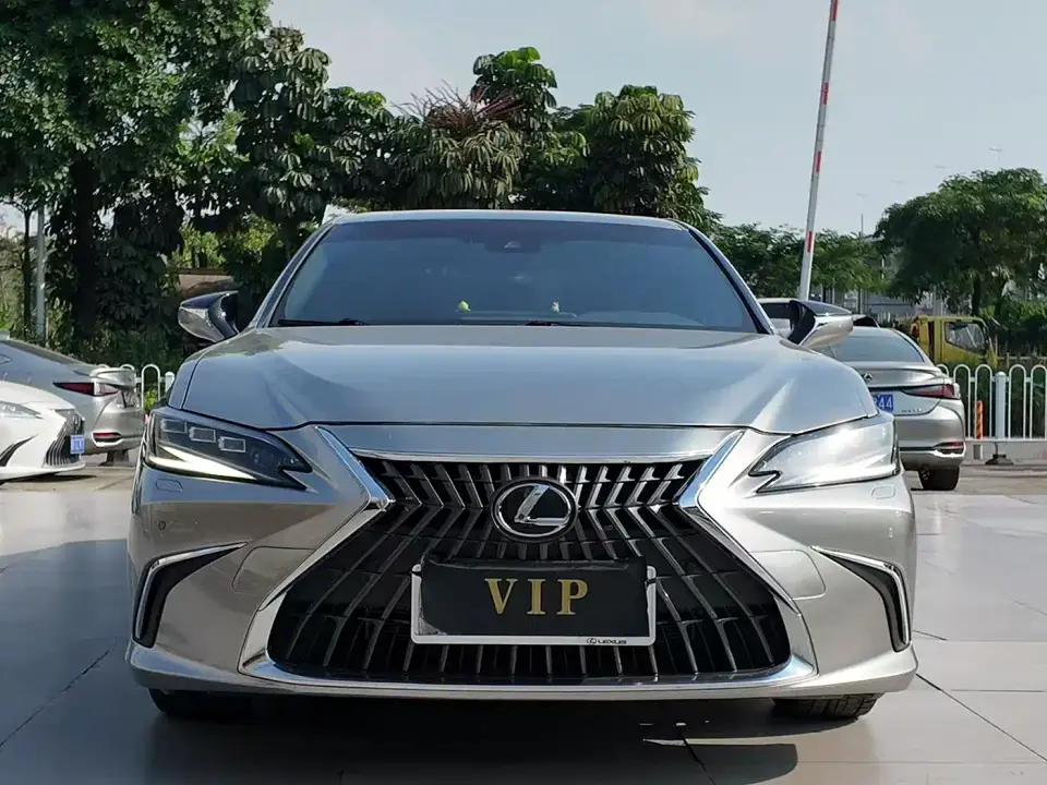 Lexus ES 300h Premium Edition 2024