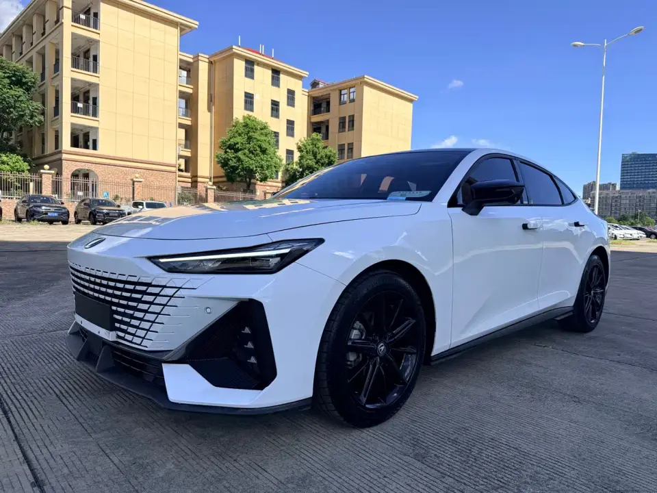 Changan UNI-V 1.5T Luxury Edition 2023