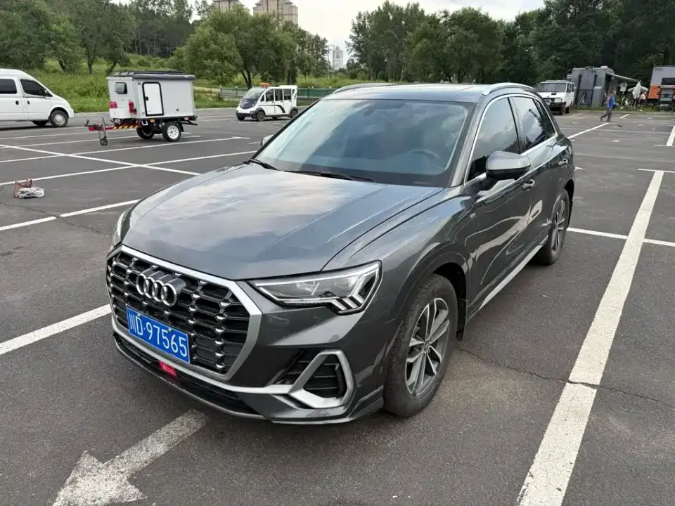Audi Q3 35 TFSI Fashion Dynamic (1.4T) 2023