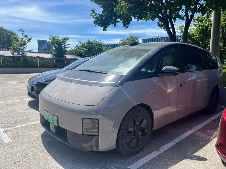 Li Auto MEGA Ultra 2024