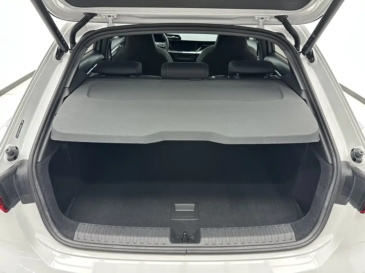 Audi A3 Model Sportback 35 TFSI Luxury Elegance 2023 — фото 17