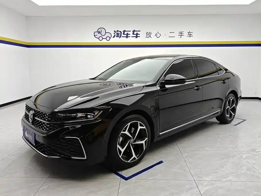 Volkswagen Passat Facelift 330TSI Starlight Elite Edition 2023