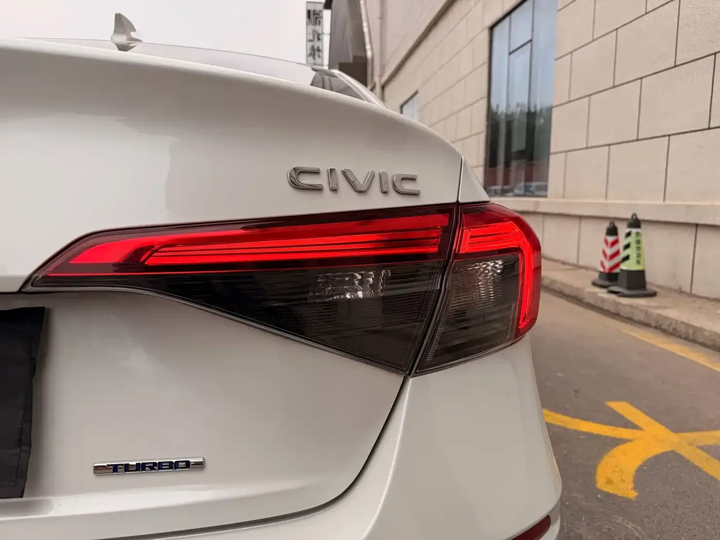 Honda Civic 180TURBO CVT Premium Edition 2024 — фото 7