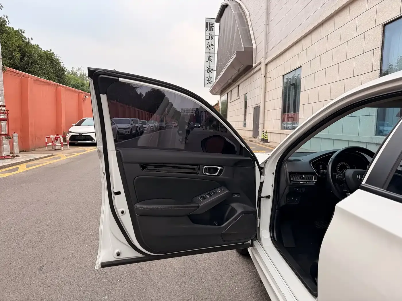 Honda Civic 180TURBO CVT Premium Edition 2024 — фото 19