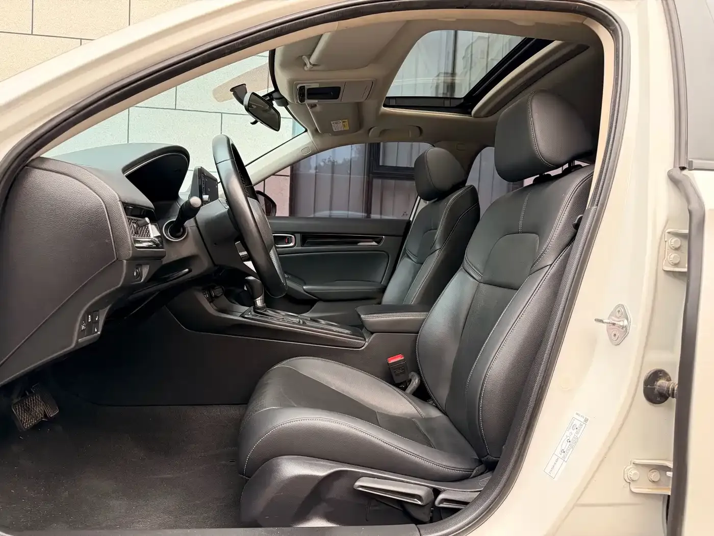 Honda Civic 180TURBO CVT Premium Edition 2024 — фото 17