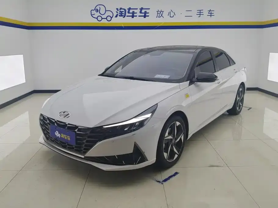 Hyundai Elantra 1.5L CVT LUX Premium Edition 2021