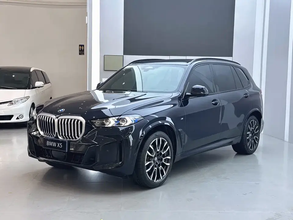 BMW X5 xDrive 40Li M Sport Black Night Package 2024