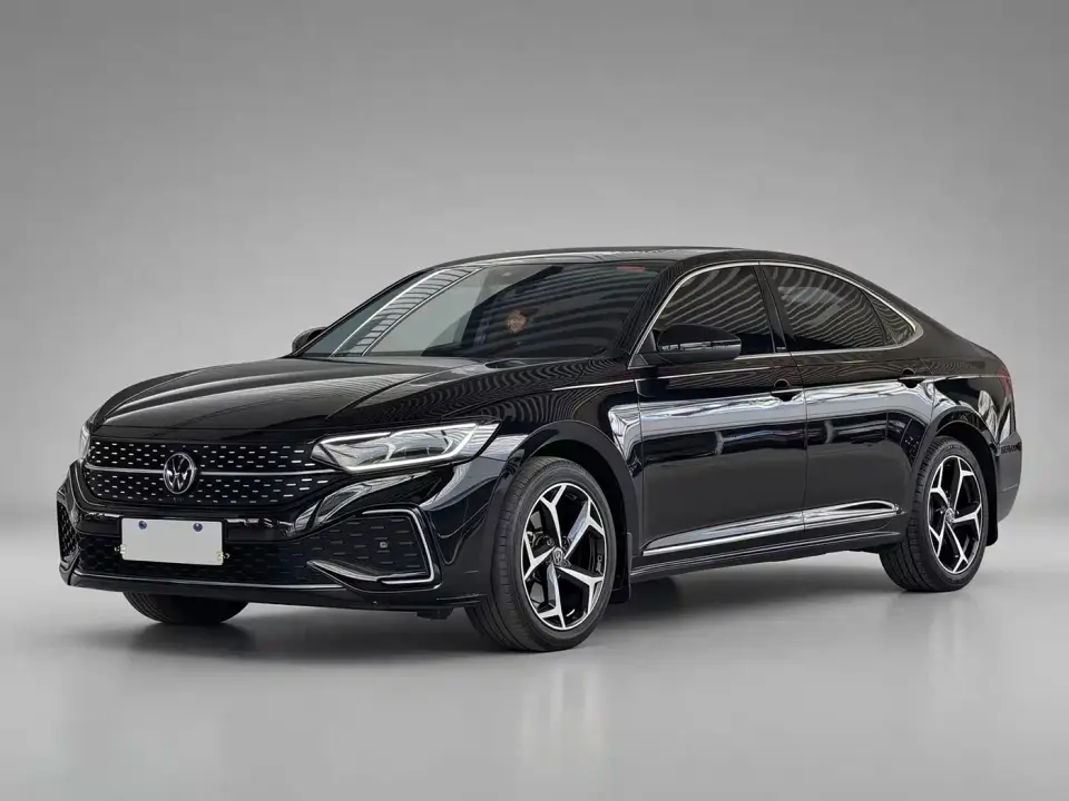 Volkswagen Passat Facelift 330TSI Starlight Luxury Edition 2023