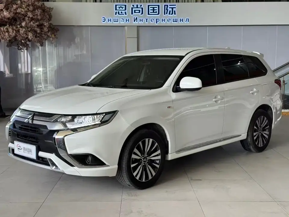 Mitsubishi Outlander 2.0L 2WD Smooth Ride Version 5-Seater 2022