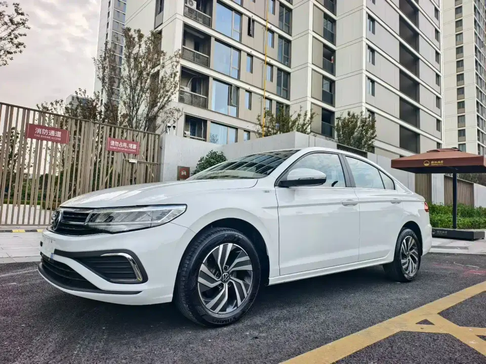 Volkswagen Bora 200TSI DSG Navigation Edition 2025