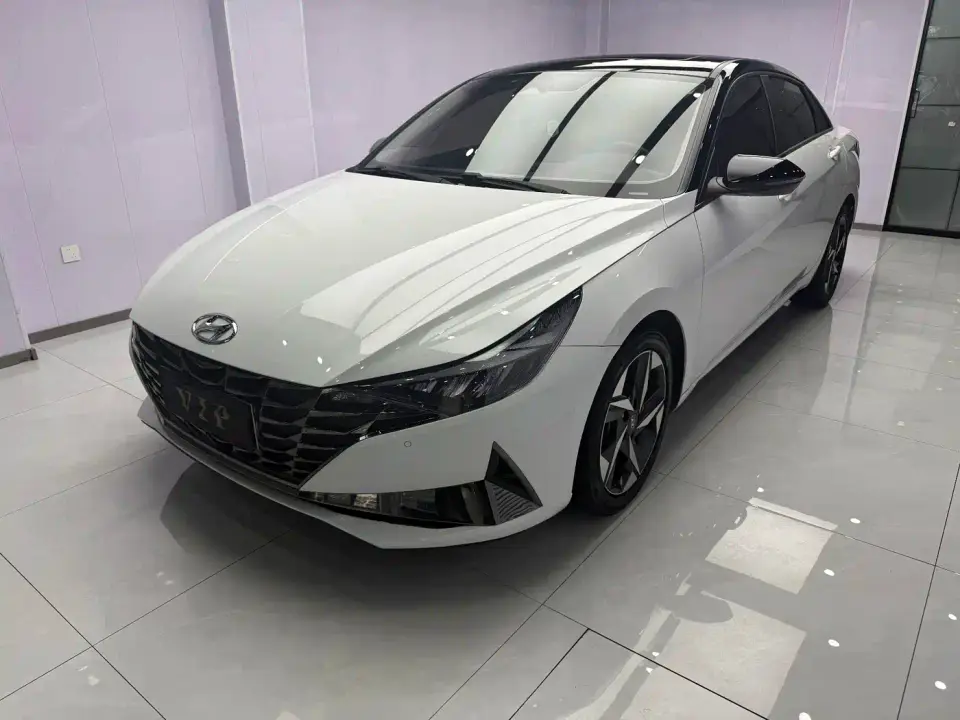 Hyundai Elantra 1.5L CVT LUX Premium Edition 2022