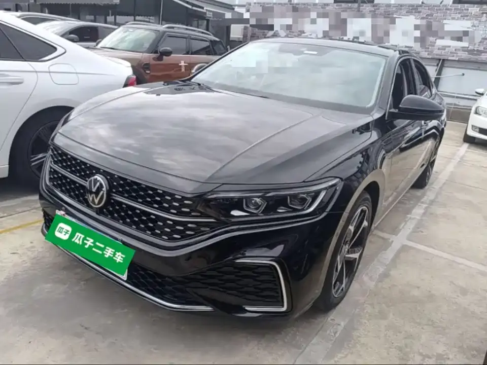 Volkswagen Passat Facelift 330TSI Starlight Luxury Edition 2023