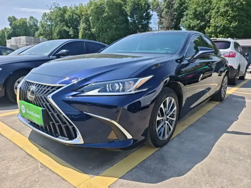 Lexus ES 200 Excellence Edition 2024