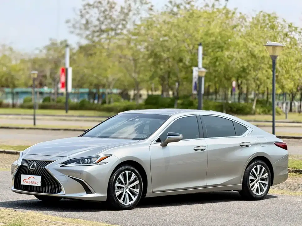 Lexus ES 200 Excellence 2021
