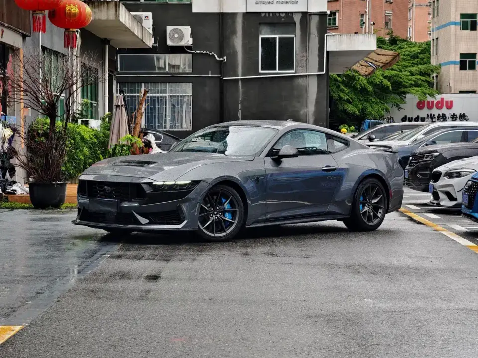 Ford Mustang 5.0L V8 Dark Horse 2024