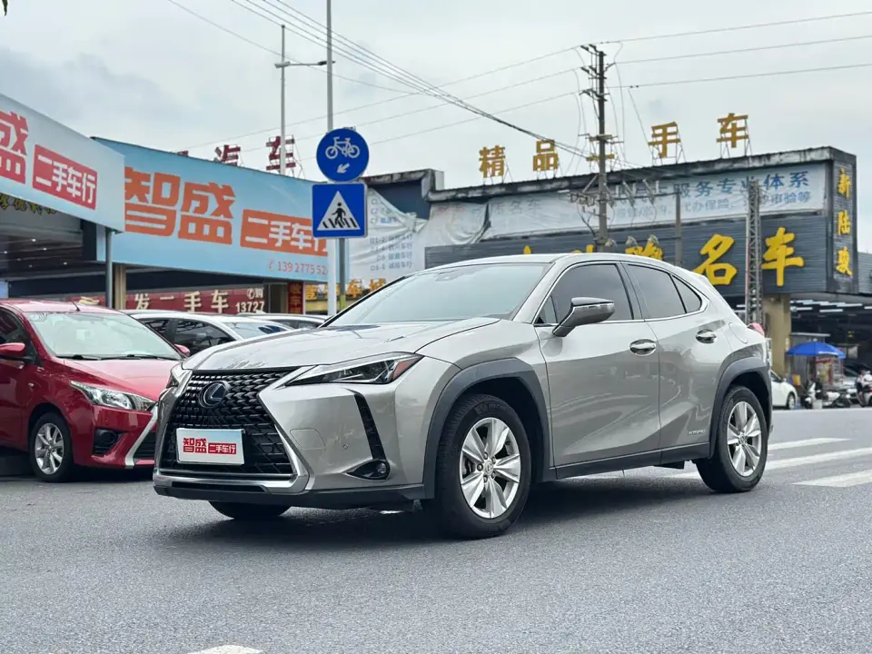 Lexus UX 260h Explore Fun Edition 2022
