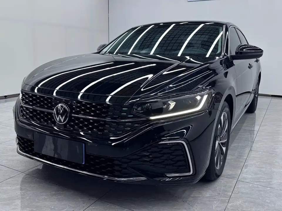 Volkswagen Passat Facelift 280TSI Starlight Elite Edition 2023
