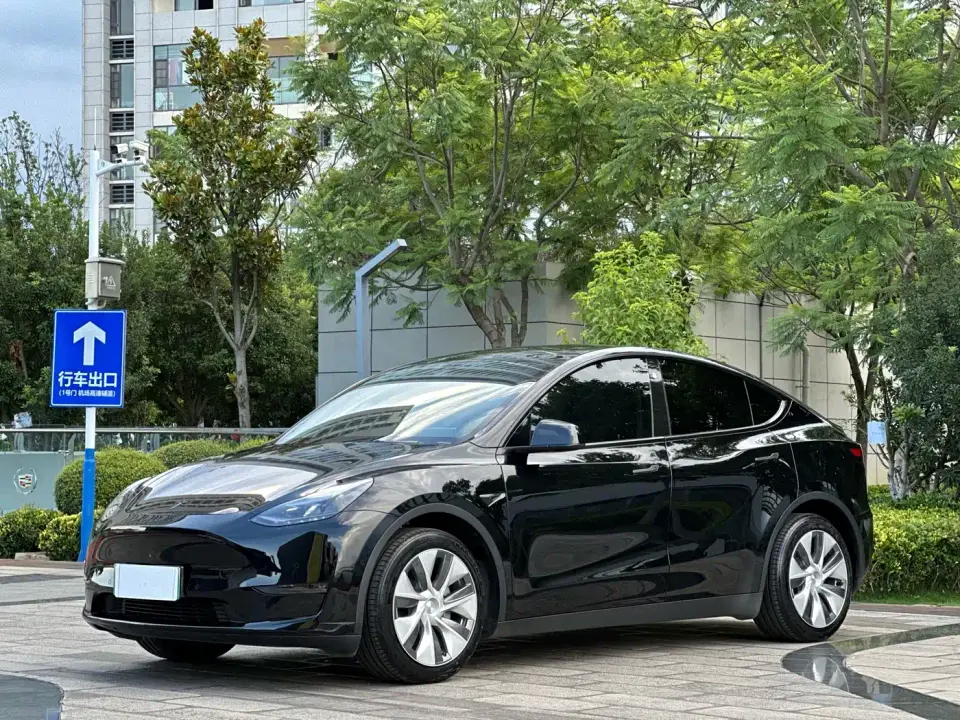 Tesla Model Y Standard Range Rear-Wheel Drive 2022