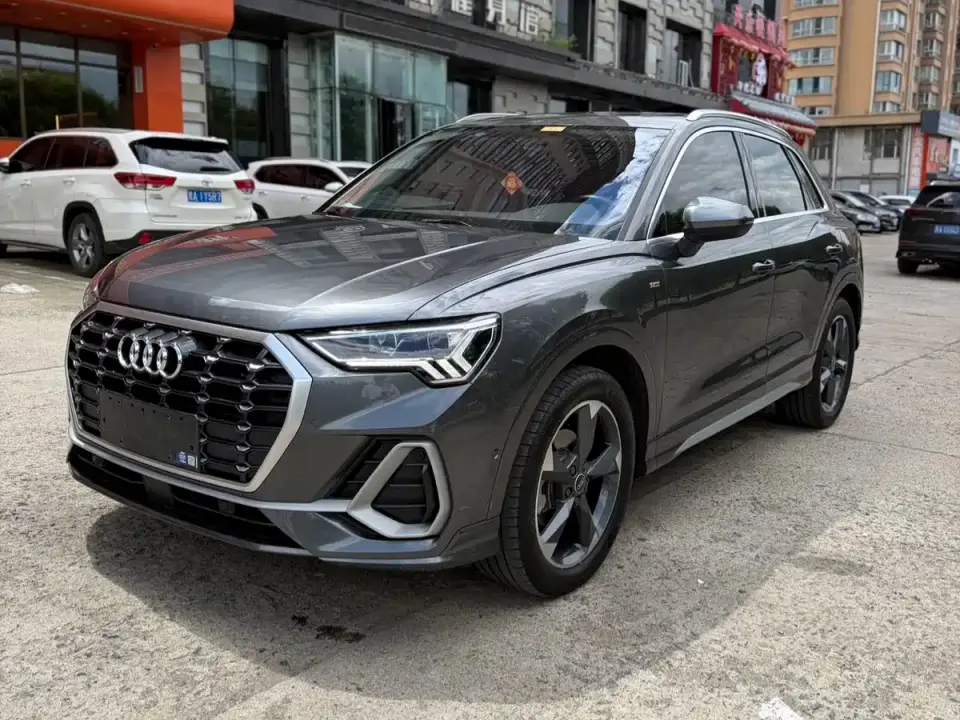Audi Q3 35 TFSI Fashion Dynamic (1.4T) 2022