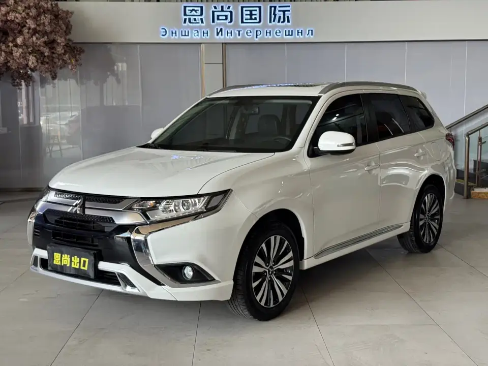 Mitsubishi Outlander Facelift 2.0L 2WD Premium Edition 5-Seater 2022