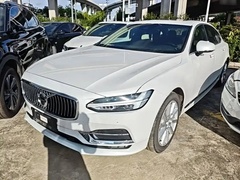 Volvo S90 T5 Momentum Luxury Edition 2020