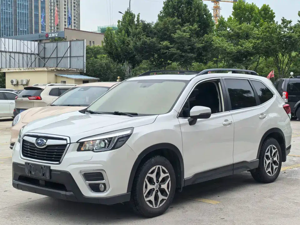 Subaru Forester 2.0i Luxury Edition with EyeSight 2020