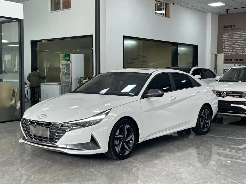Hyundai Elantra 1.5L CVT LUX Premium Edition 2023
