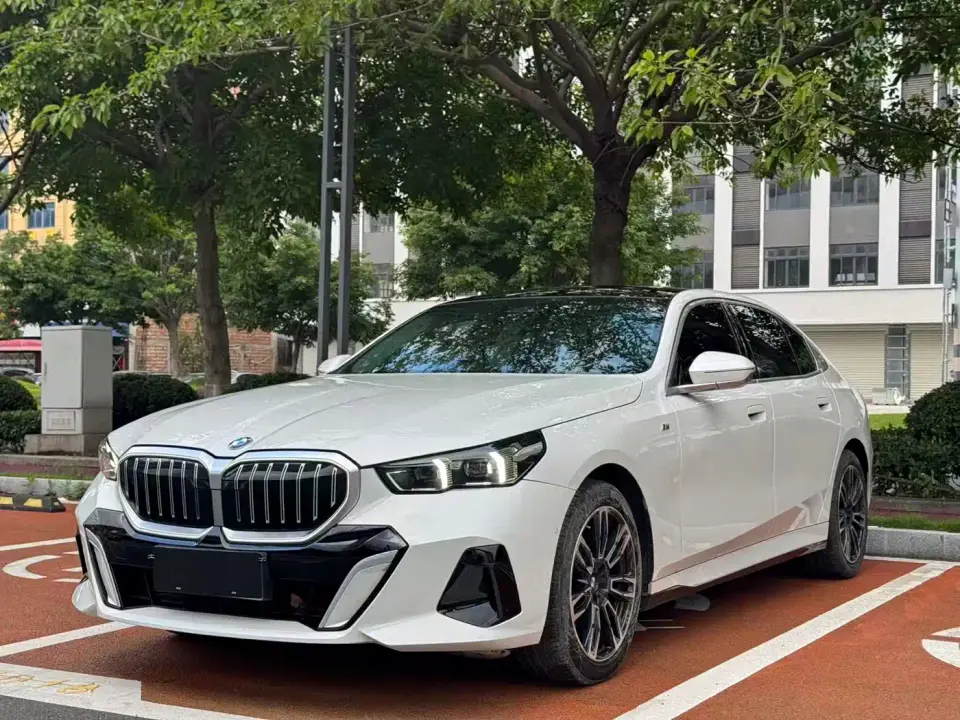 BMW 5 Series 530Li Leading M Sport Package 2024