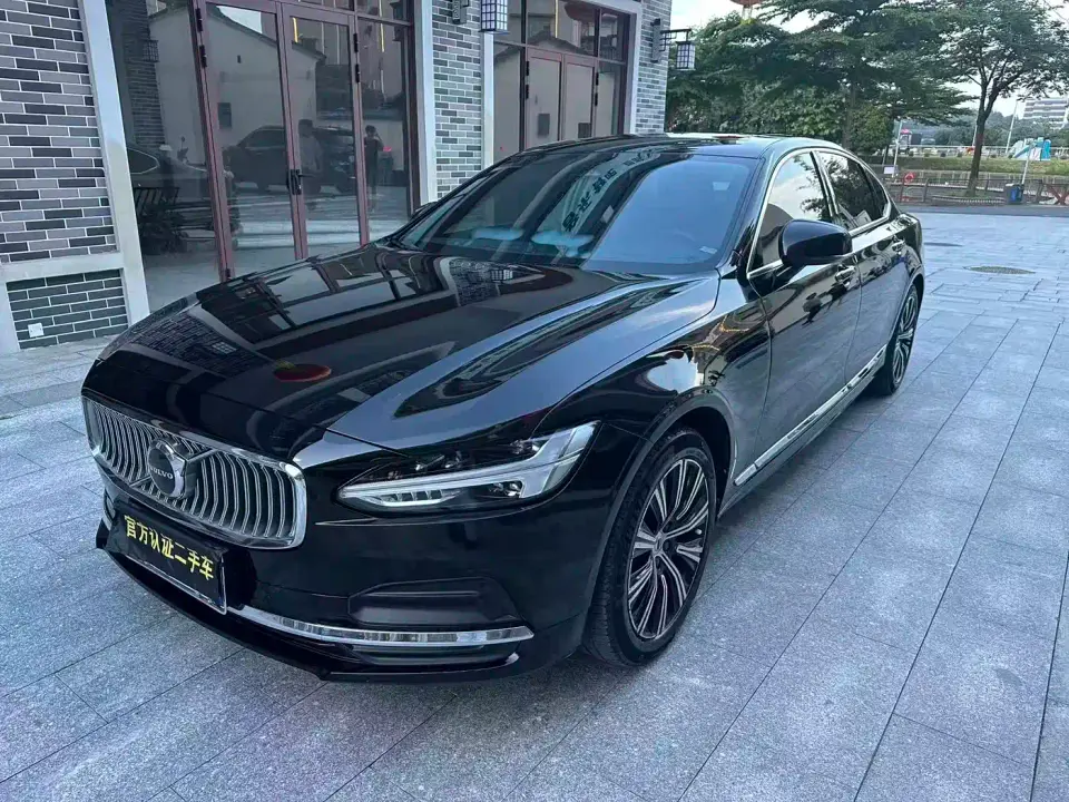Volvo S90 B5 Momentum Luxury Edition 2022