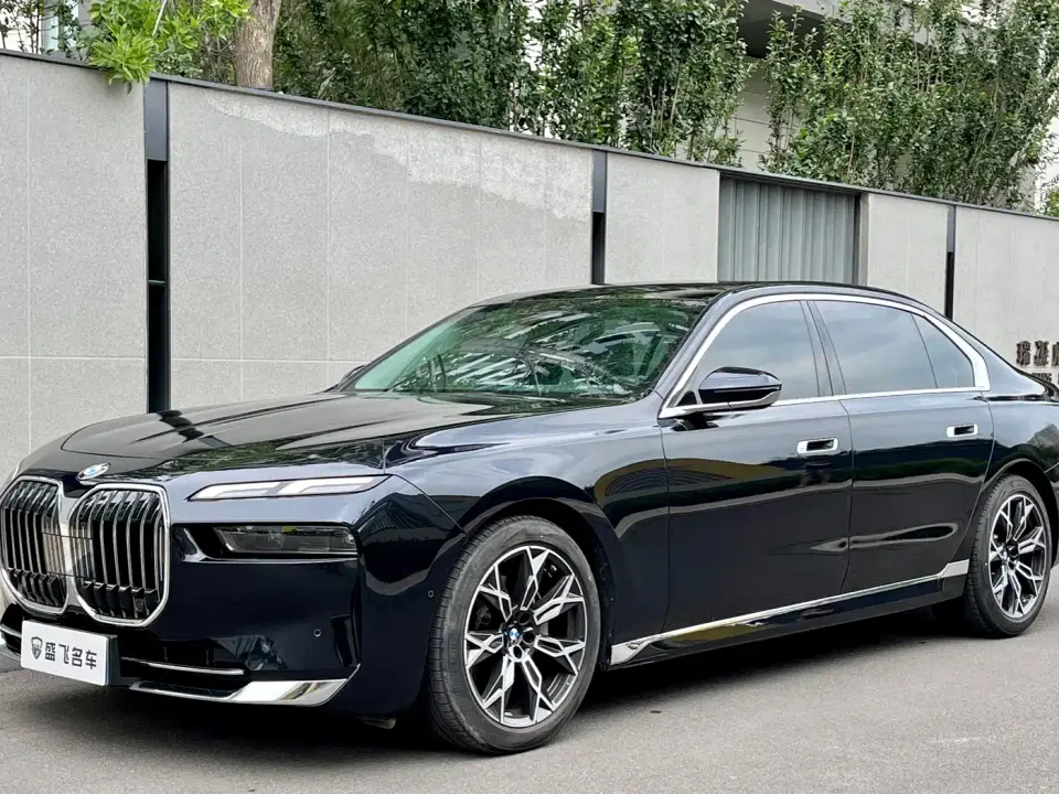 BMW 7 Series Model 735Li Luxury Package 2026