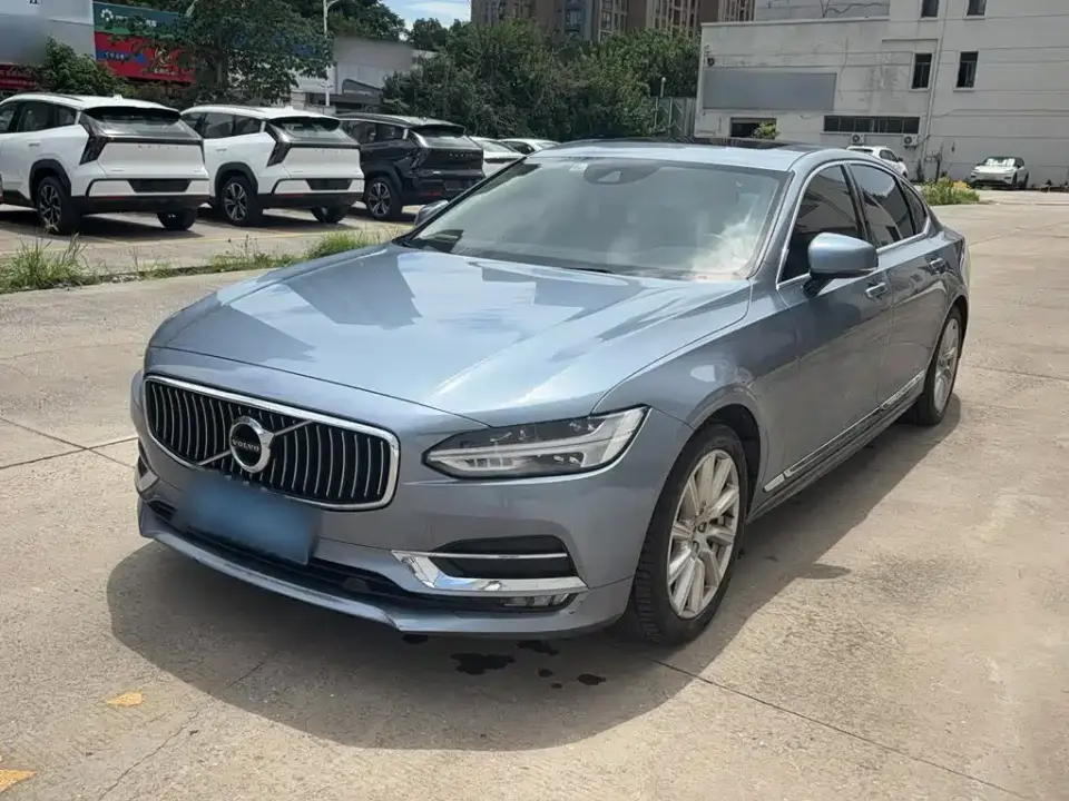 Volvo S90 T5 Momentum Luxury Edition 2020