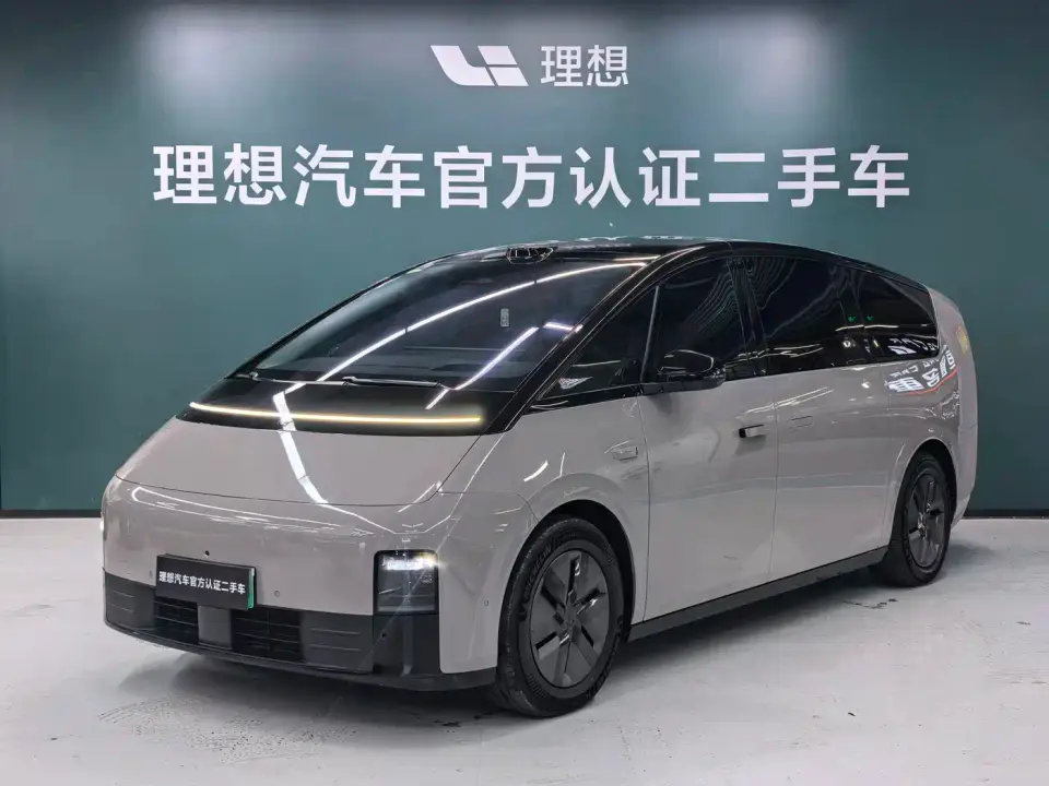 Li Auto MEGA Model Home Family Special Edition 2025