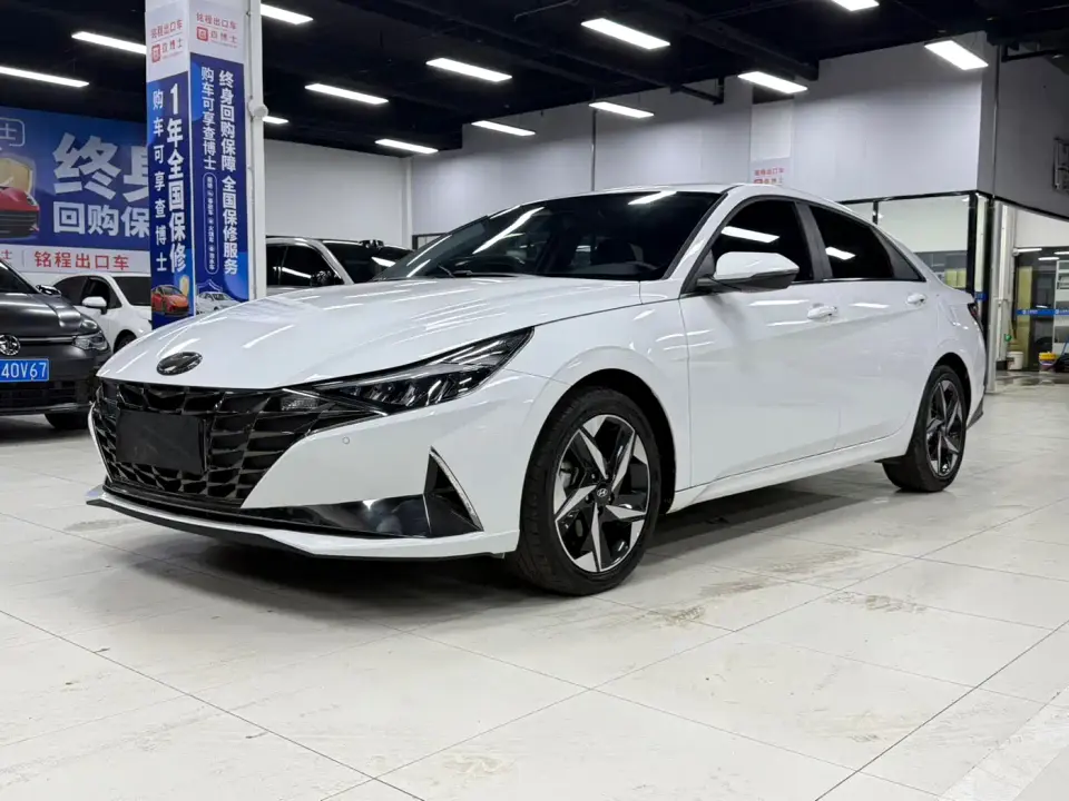 Hyundai Elantra 1.5L CVT LUX Premium Edition 2023