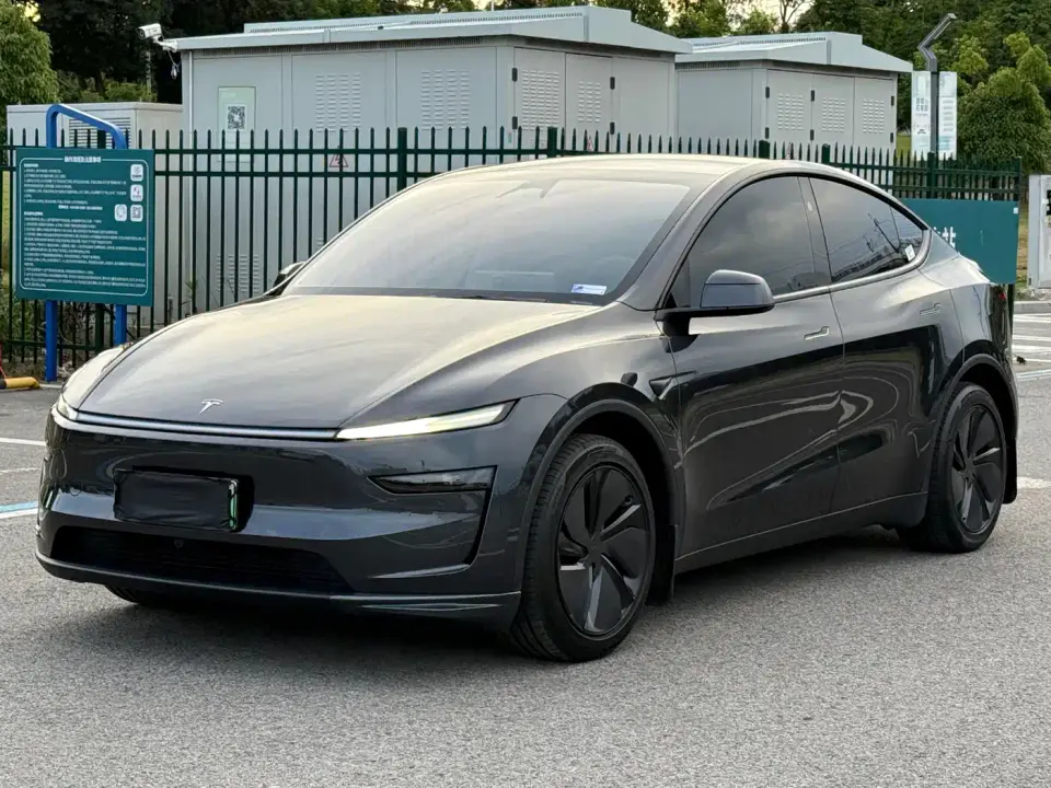 Tesla Model Y Model Long Range All-Wheel Drive Launch Edition 2025