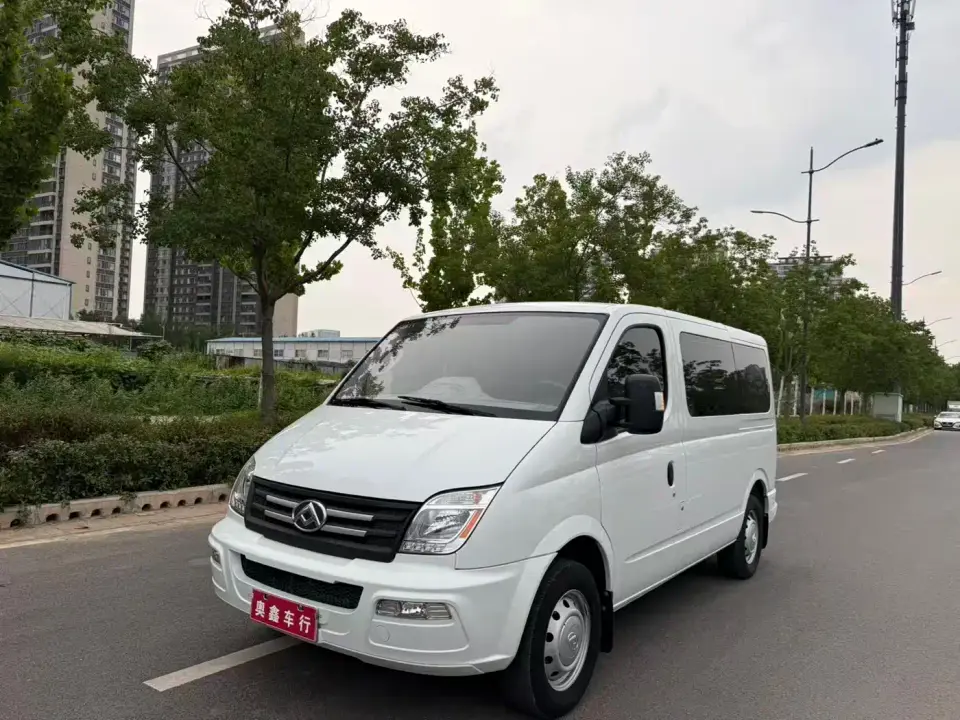 SAIC Maxus Xintu V80 2.0T Manual Classic Aoyun Short Wheelbase Ultra-Low Roof 5/6-Seater 2023