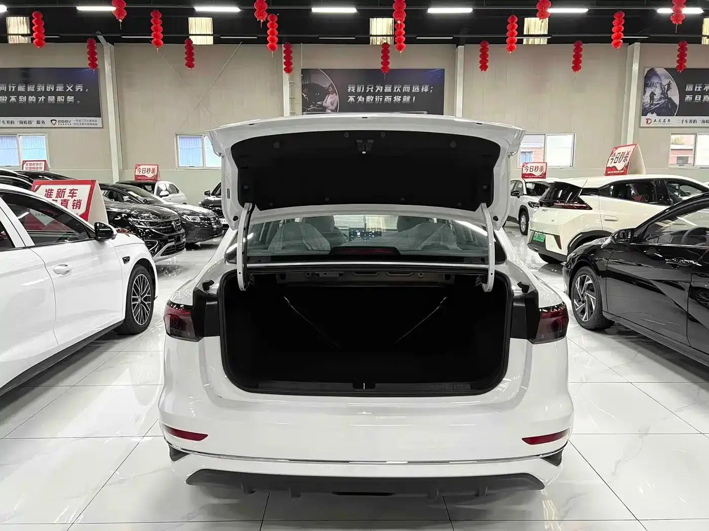 Geely Emgrand 4th Generation 1.5L CVT Starlight Edition 2026 — фото 16