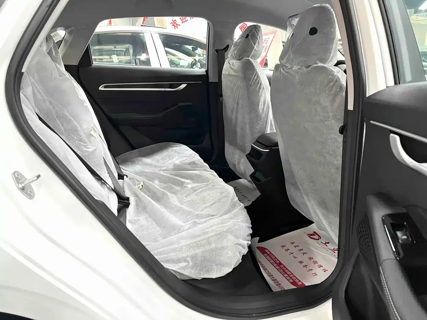 Geely Emgrand 4th Generation 1.5L CVT Starlight Edition 2026 — фото 13