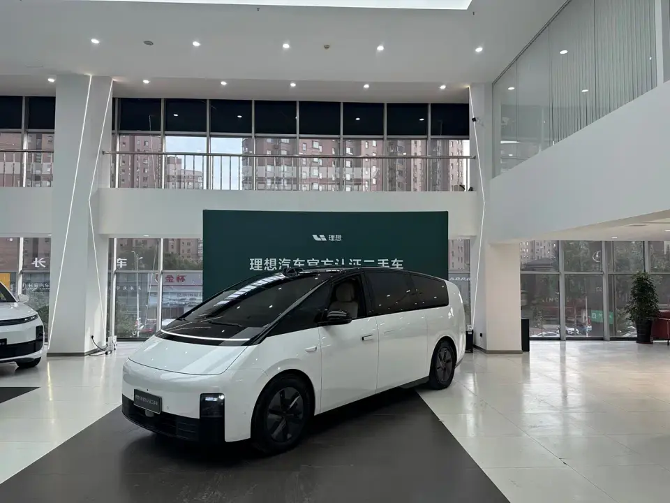 Li Auto MEGA Ultra 2024