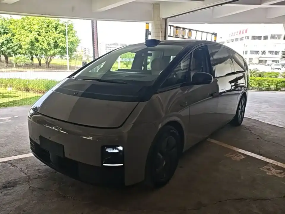 Li Auto MEGA Ultra 2024
