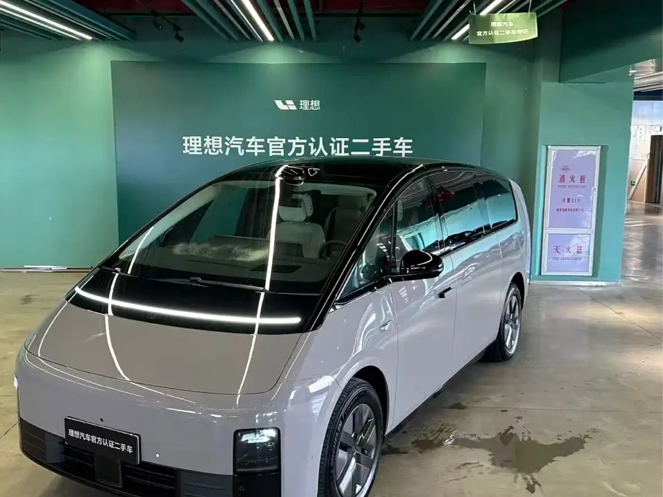 Li Auto MEGA Ultra 2024