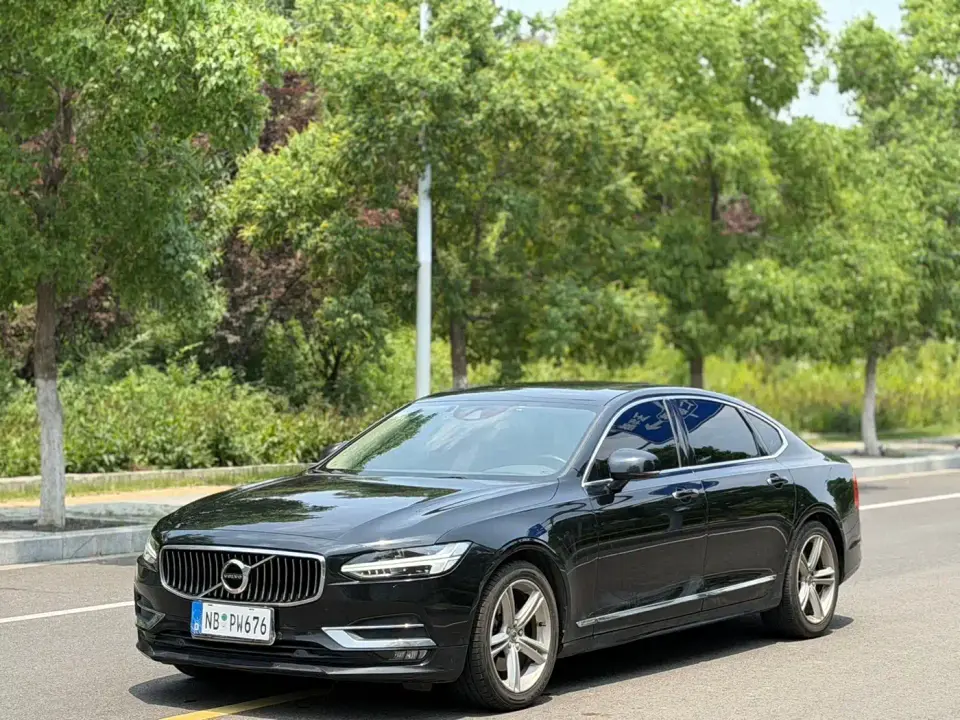 Volvo S90 T5 Momentum Luxury Edition 2019