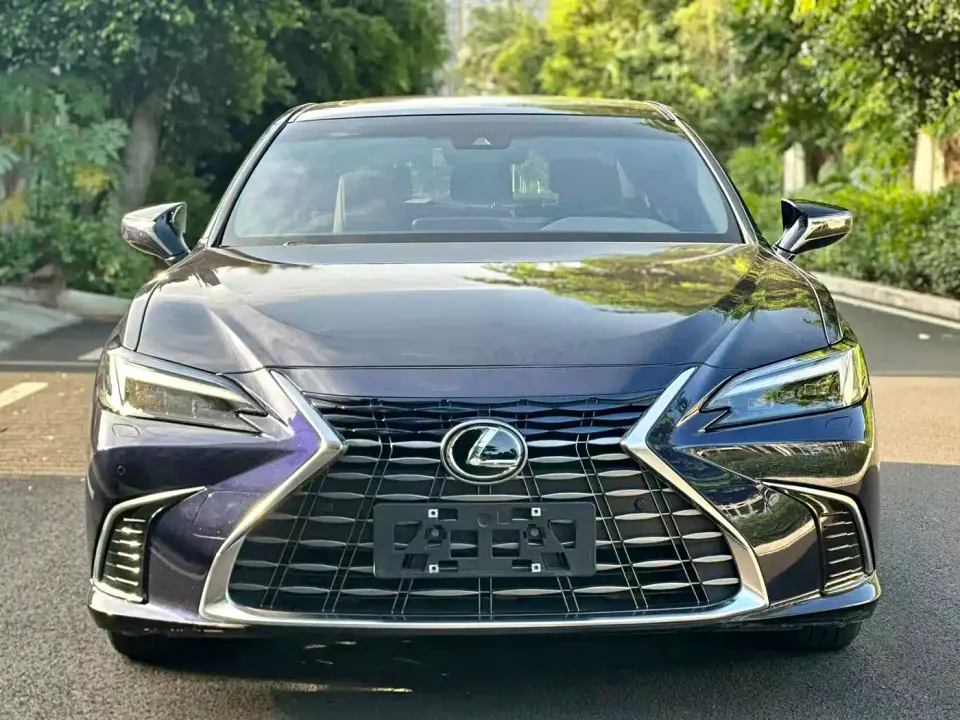 Lexus ES 200 Ultimate Edition 2025